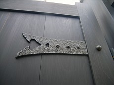 地飾板